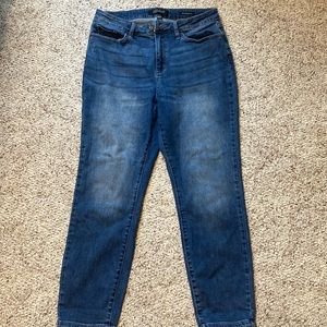 LIKE NEW & hardly worn! Get quality pair of jeans